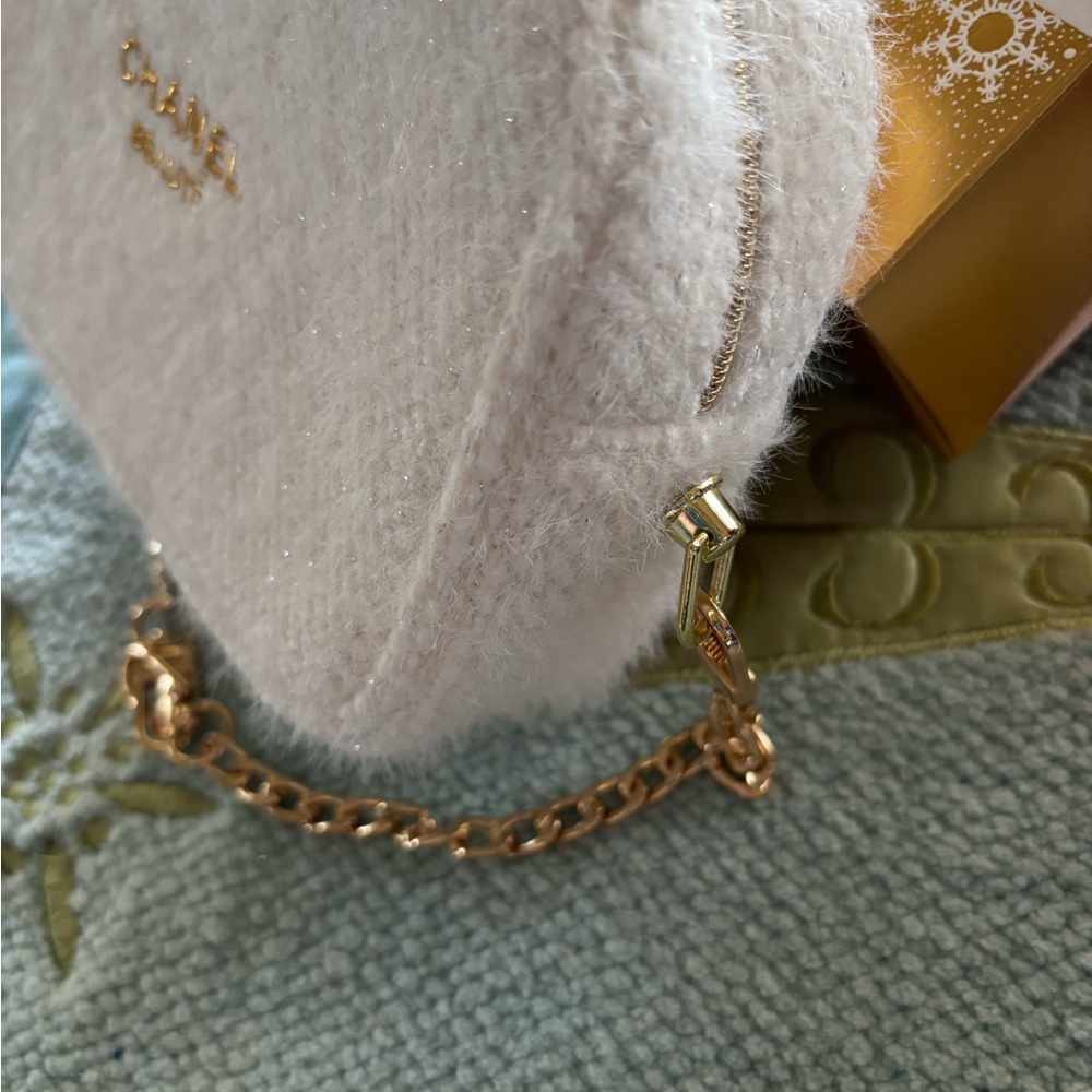 NEW Chanel BEAUTE GWP WHITE COSMETIC BAG 2 GOLD CC Charms **goldtone chain added - Picture 7 of 7